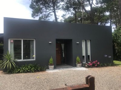 Venta de casa playa Brava a 100 mts de la Rambla