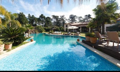 Espectacular casa ubicada en Beverly Hills a 1 cuadra del Museo Rally
