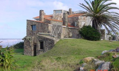 EXCEPCIONAL CASA DE PIEDRA SOBRE EL MAR POSTA DEL CANGREJO
