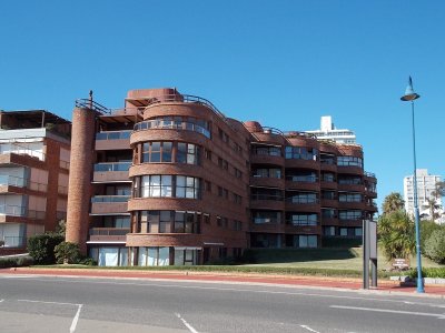 PENINSULA -RAMBLA MANSA IMPECABLE CON VISTA!!!!