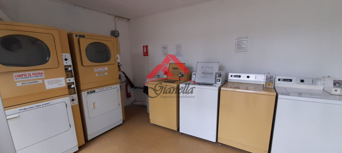 Apartamento ID.2146 - Venta de Apartamento en Punta del Este, Mansa a pocas cuadras del mar, en complejo con todos los servicios