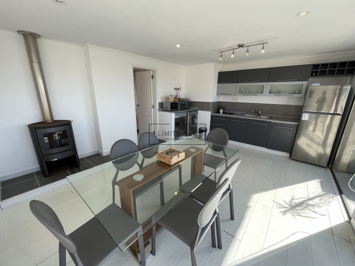 Apartamento ID.117 - Venta y alquiler temporal de apartamento en Punta del Este, Península Ph, con muy linda vista al mar, 3 dormitorios 2 baños, piscina