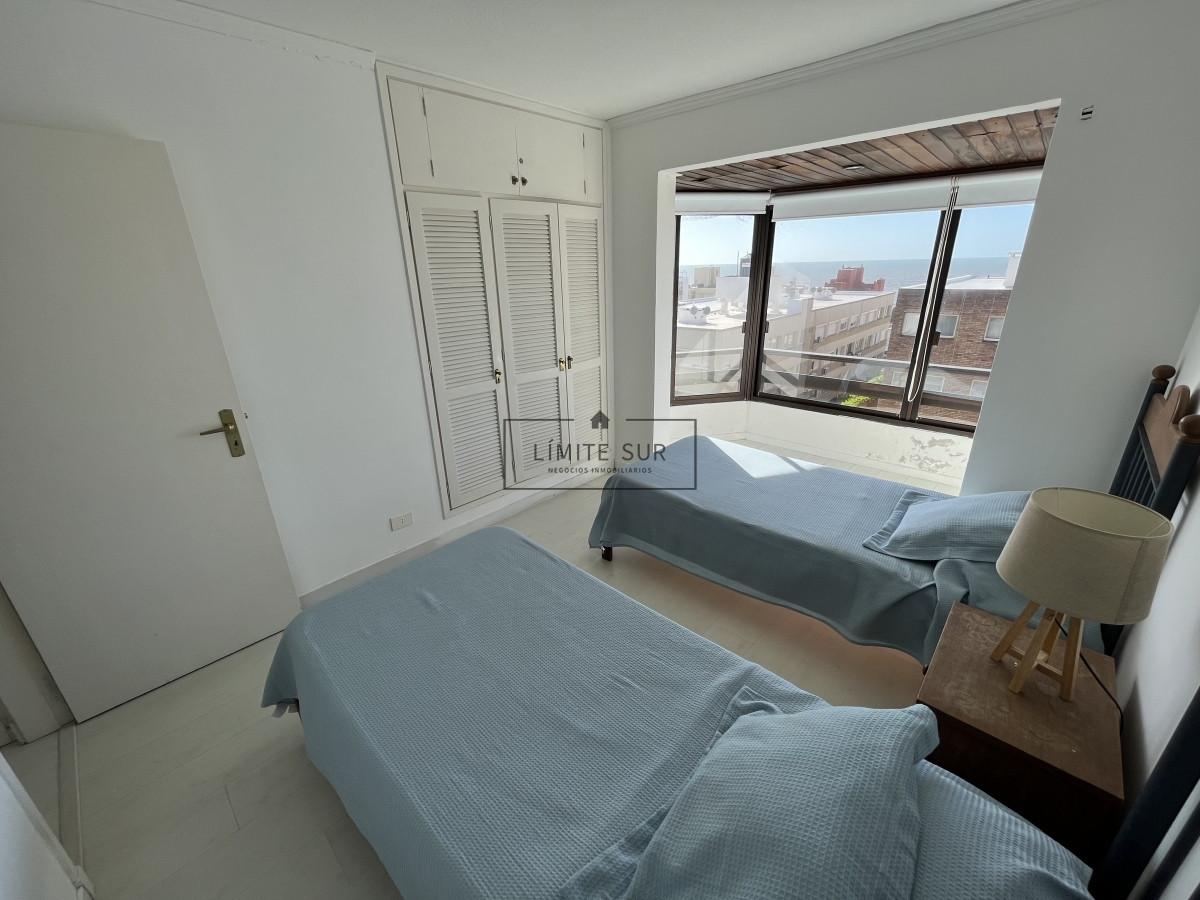 Apartamento ID.117 - Venta y alquiler temporal de apartamento en Punta del Este, Península Ph, con muy linda vista al mar, 3 dormitorios 2 baños, piscina