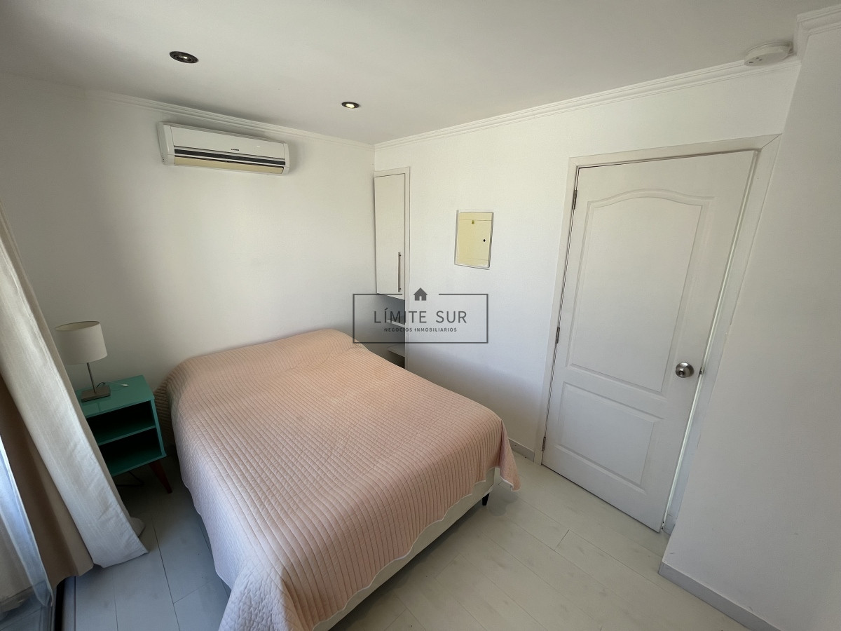 Apartamento ID.117 - Venta y alquiler temporal de apartamento en Punta del Este, Península Ph, con muy linda vista al mar, 3 dormitorios 2 baños, piscina