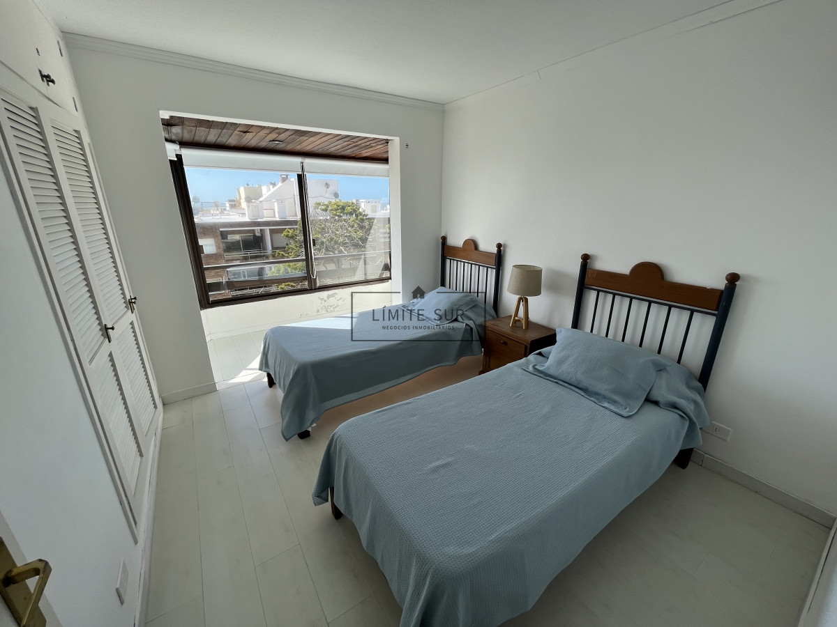 Apartamento ID.117 - Venta y alquiler temporal de apartamento en Punta del Este, Península Ph, con muy linda vista al mar, 3 dormitorios 2 baños, piscina