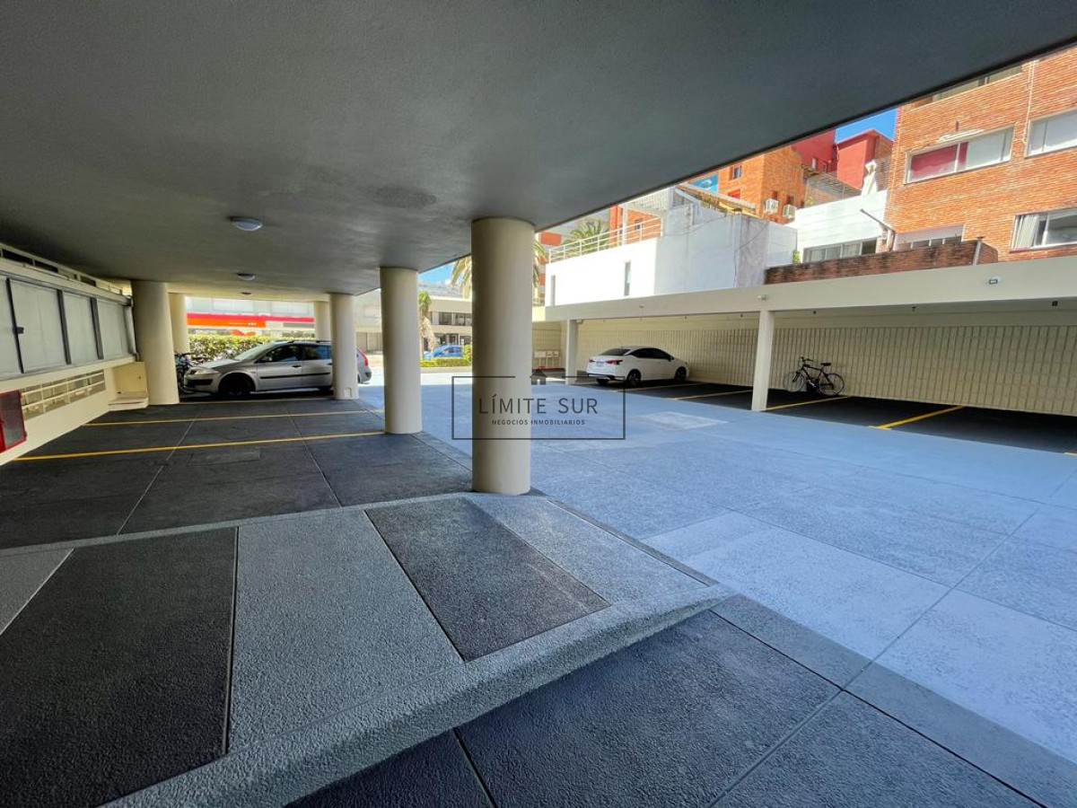 Apartamento ID.160 - Apartamento en venta y alquiler en Península, Punta del Este