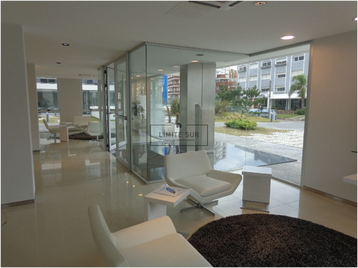 Apartamento ID.114 - Apartamento de 2 dormitorios en Punta del Este, zona playa brava - Piso alto - Pisicina