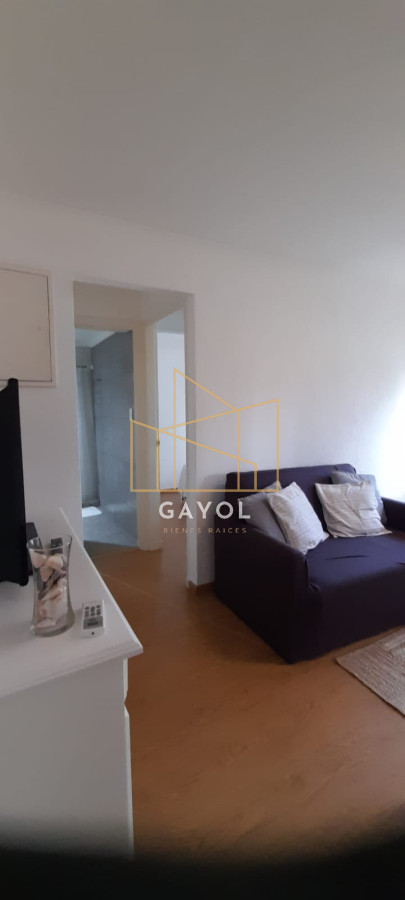 Apartamento ID.696 - Apartamento en Venta en Peninsula - Punta del Este, Excelente ubicación a 1 cuadra de Gorlero, Bajas expensas, con garage