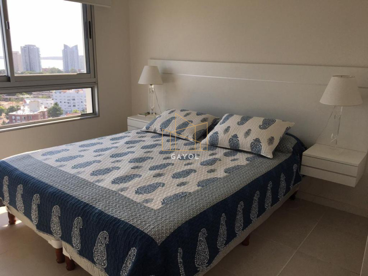 Apartamento ID.77 - Apartamento de 2 dormitorios en venta y alquiler de temporada en Punta del Este, zona Roosevelt