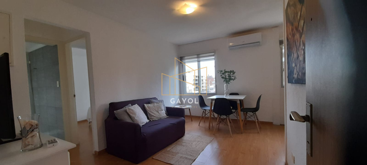 Apartamento ID.696 - Apartamento en Venta en Peninsula - Punta del Este, Excelente ubicación a 1 cuadra de Gorlero, Bajas expensas, con garage