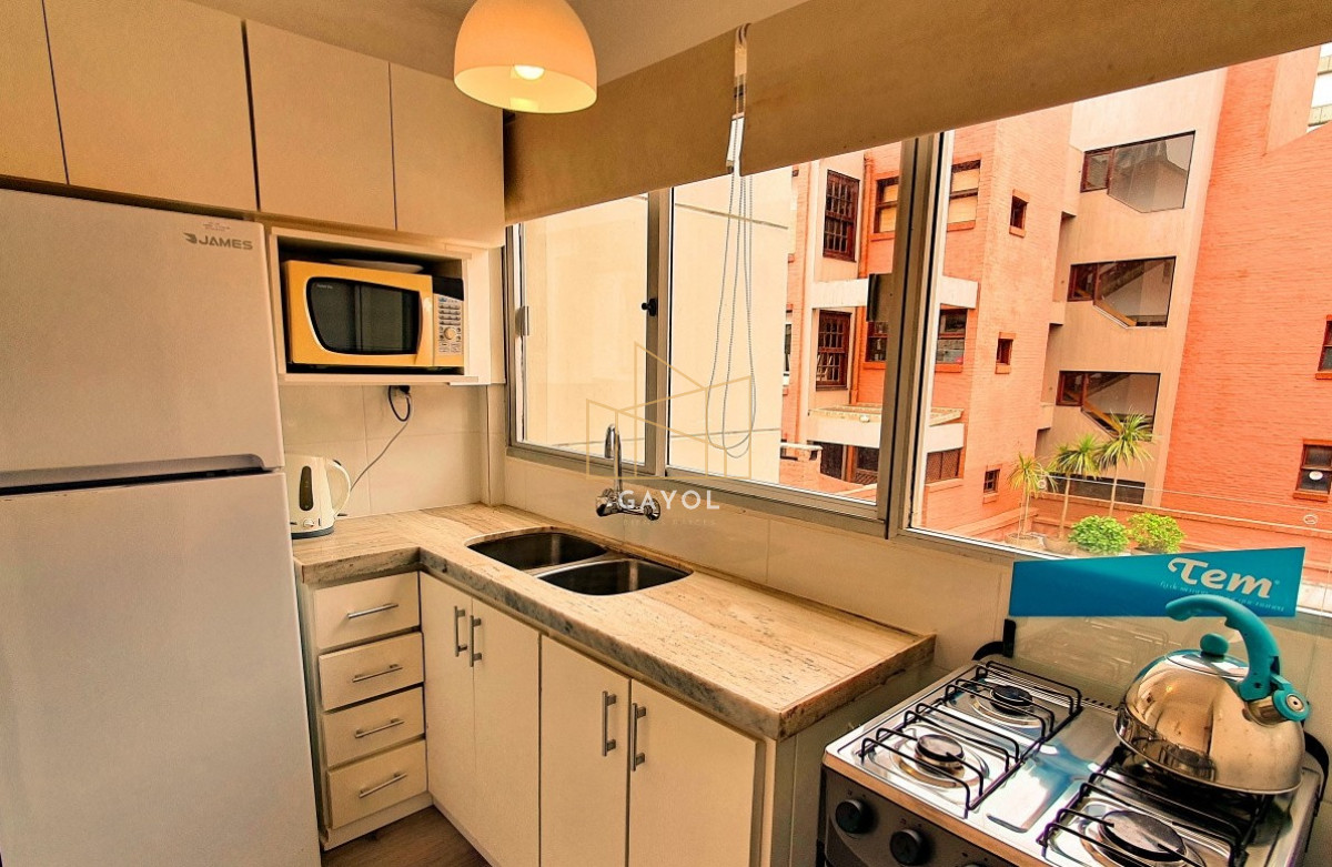 Apartamento ID.697 - Apartamento en venta en Punta del Este, Península,1 dormitorio, terraza, bajos gastos, reciclado, 