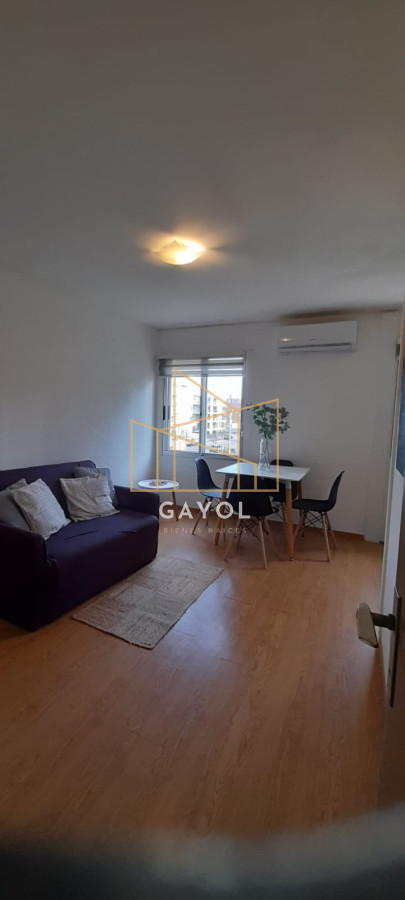 Apartamento ID.696 - Apartamento en Venta en Peninsula - Punta del Este, Excelente ubicación a 1 cuadra de Gorlero, Bajas expensas, con garage