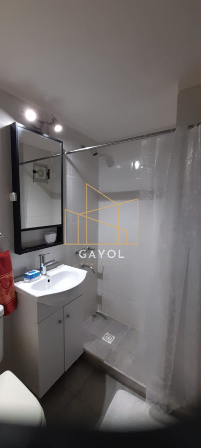 Apartamento ID.696 - Apartamento en Venta en Peninsula - Punta del Este, Excelente ubicación a 1 cuadra de Gorlero, Bajas expensas, con garage