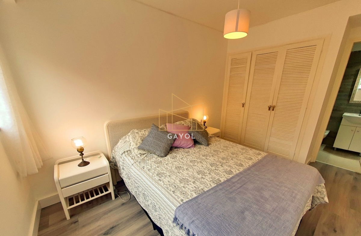 Apartamento ID.697 - Apartamento en venta en Punta del Este, Península,1 dormitorio, terraza, bajos gastos, reciclado, 