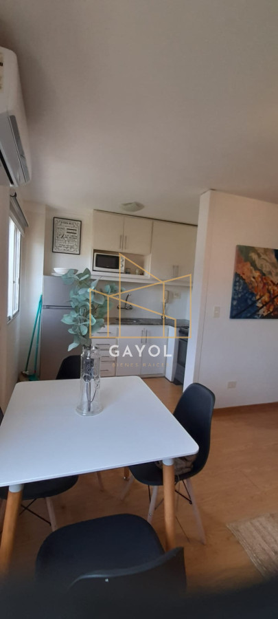 Apartamento ID.696 - Apartamento en Venta en Peninsula - Punta del Este, Excelente ubicación a 1 cuadra de Gorlero, Bajas expensas, con garage