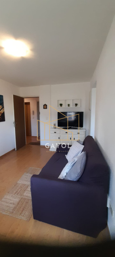 Apartamento ID.696 - Apartamento en Venta en Peninsula - Punta del Este, Excelente ubicación a 1 cuadra de Gorlero, Bajas expensas, con garage