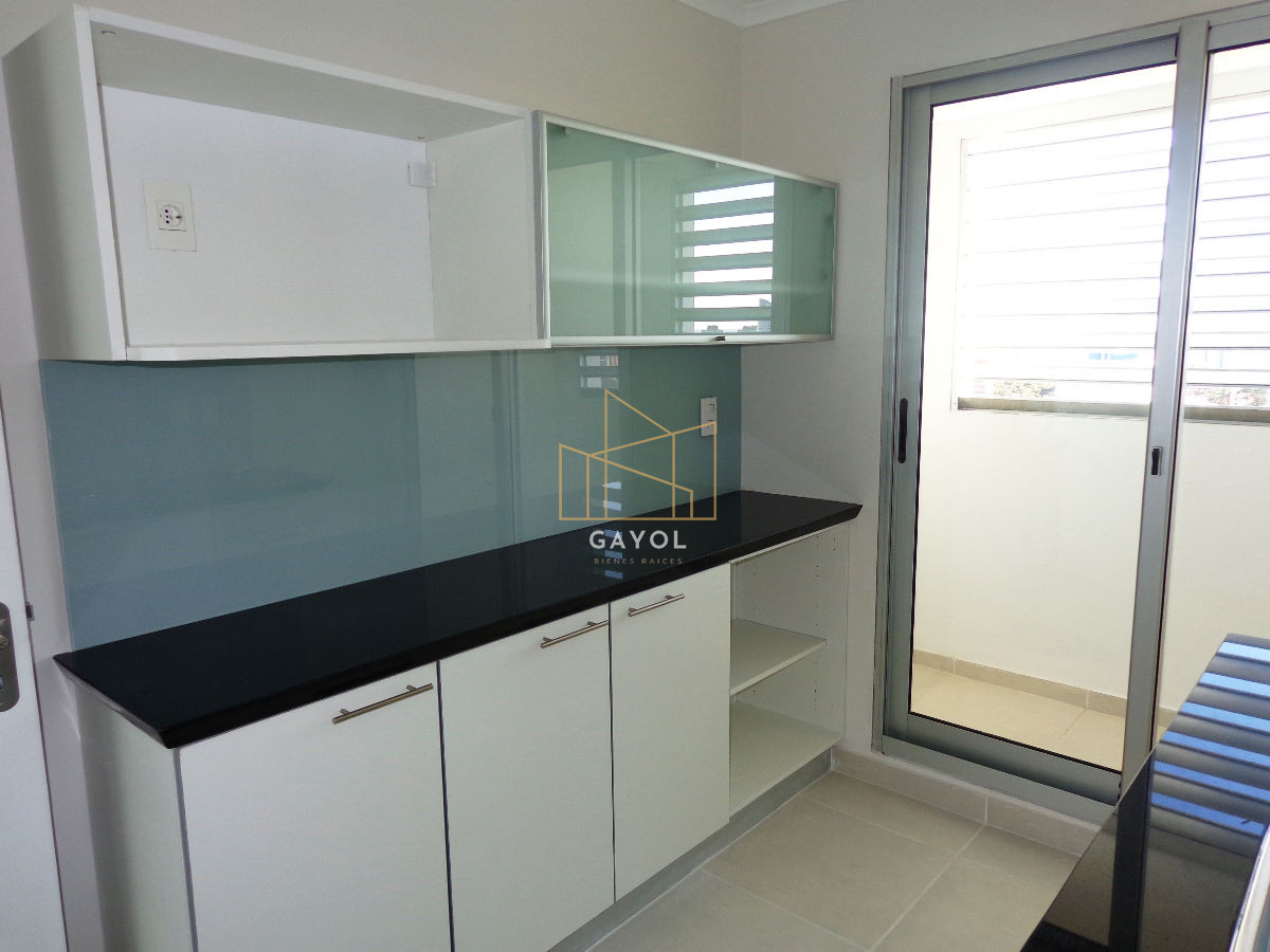 Apartamento ID.77 - Apartamento de 2 dormitorios en venta y alquiler de temporada en Punta del Este, zona Roosevelt