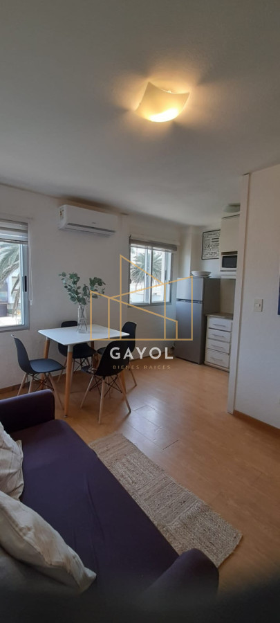 Apartamento ID.696 - Apartamento en Venta en Peninsula - Punta del Este, Excelente ubicación a 1 cuadra de Gorlero, Bajas expensas, con garage