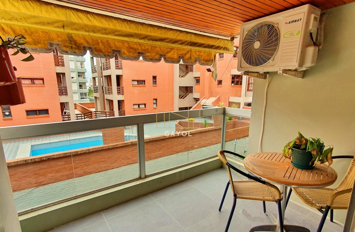 Apartamento ID.697 - Apartamento en venta en Punta del Este, Península,1 dormitorio, terraza, bajos gastos, reciclado, 