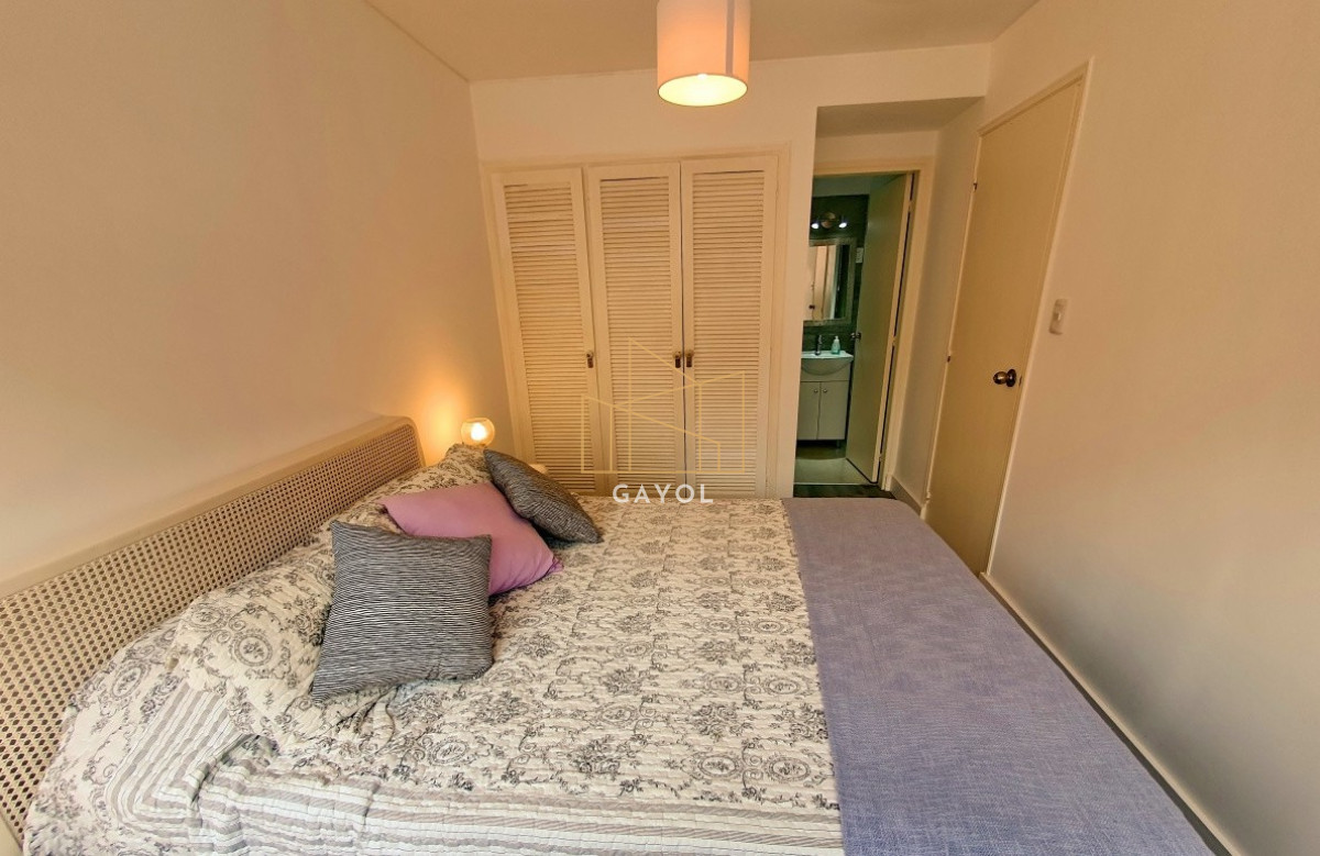 Apartamento ID.697 - Apartamento en venta en Punta del Este, Península,1 dormitorio, terraza, bajos gastos, reciclado, 