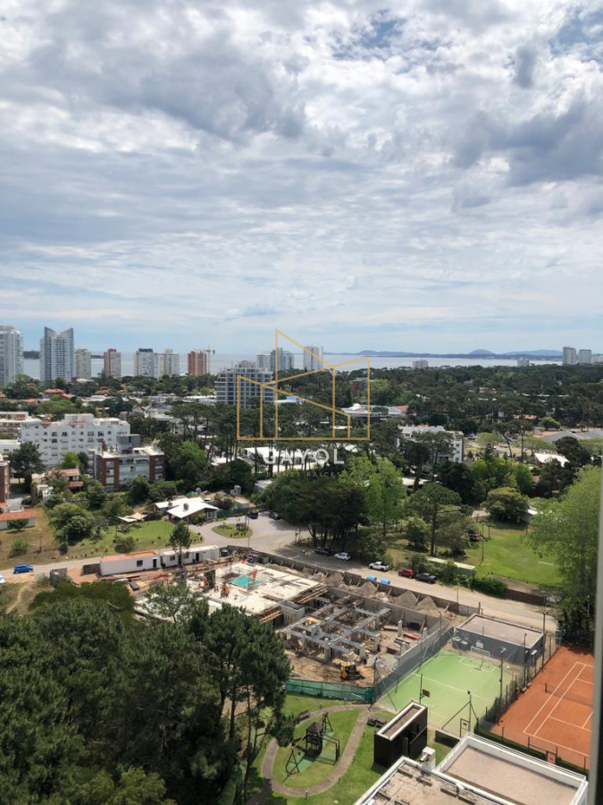 Apartamento ID.77 - Apartamento de 2 dormitorios en venta y alquiler de temporada en Punta del Este, zona Roosevelt