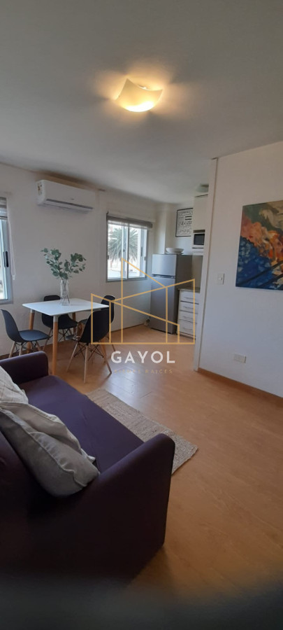 Apartamento ID.696 - Apartamento en Venta en Peninsula - Punta del Este, Excelente ubicación a 1 cuadra de Gorlero, Bajas expensas, con garage