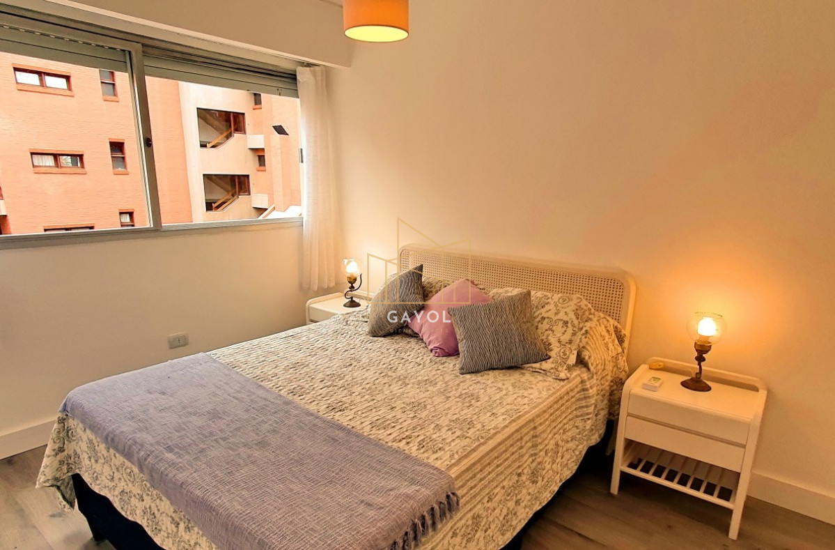 Apartamento ID.697 - Apartamento en venta en Punta del Este, Península,1 dormitorio, terraza, bajos gastos, reciclado, 
