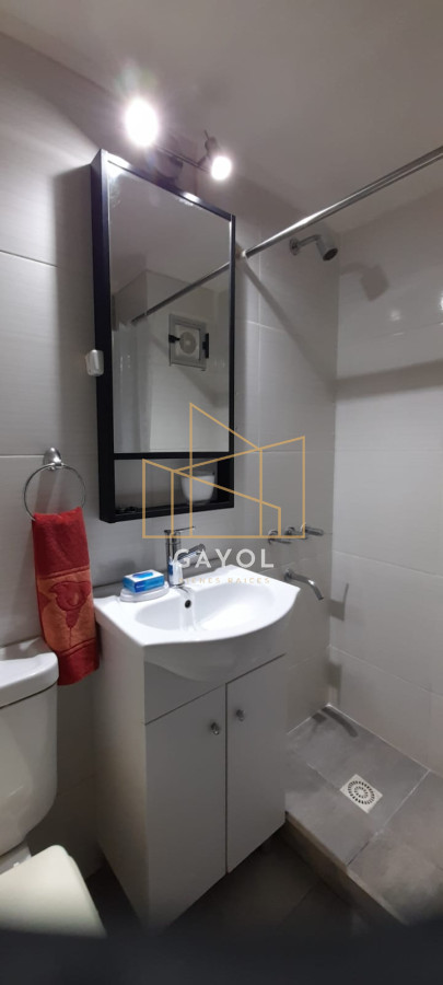Apartamento ID.696 - Apartamento en Venta en Peninsula - Punta del Este, Excelente ubicación a 1 cuadra de Gorlero, Bajas expensas, con garage