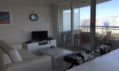 Apartamento de 2 dormitorios en venta y alquiler de temporada en Punta del Este, zona Roosevelt