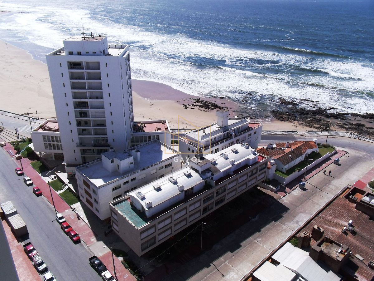 Apartamento ID.606 - Venta de Apartamento en Punta del Este, Península, bajos gastos