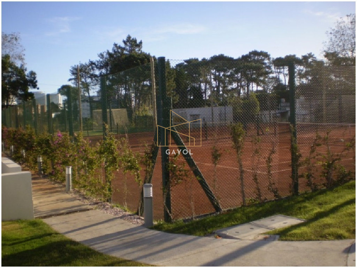 Apartamento ID.77 - Apartamento de 2 dormitorios en venta y alquiler de temporada en Punta del Este, zona Roosevelt