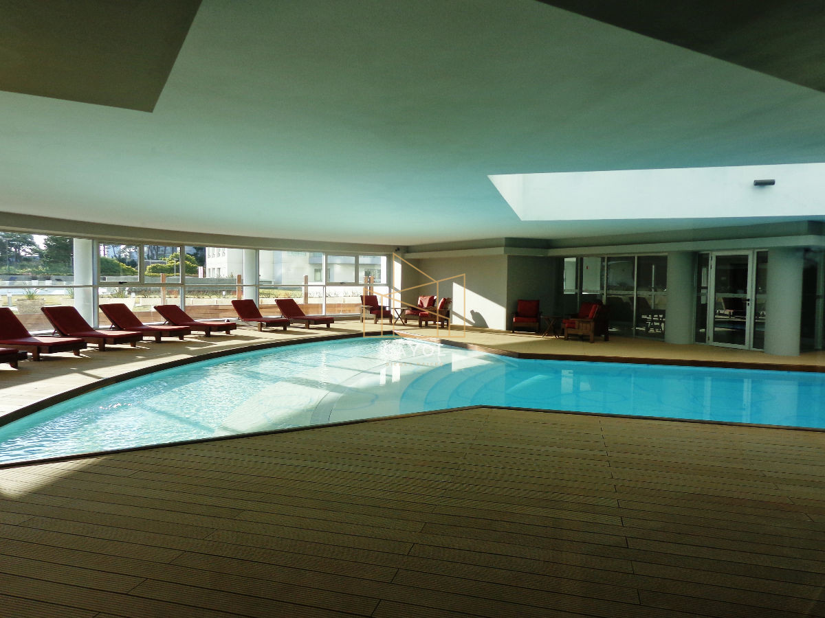 Apartamento ID.77 - Apartamento de 2 dormitorios en venta y alquiler de temporada en Punta del Este, zona Roosevelt