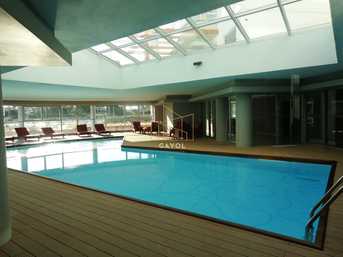Apartamento ID.77 - Apartamento de 2 dormitorios en venta y alquiler de temporada en Punta del Este, zona Roosevelt