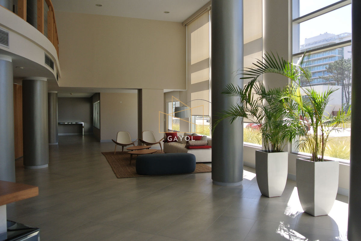 Apartamento ID.77 - Apartamento de 2 dormitorios en venta y alquiler de temporada en Punta del Este, zona Roosevelt