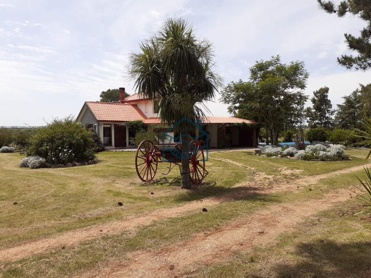 Chacra ID.556/Chacra-a-la-Venta-en--Uruguay--a-27-km-de--Punta-del-Este,-vivienda-con-piscina-climatizada,-huerta,-frutales - Chacra a la Venta en  Uruguay  a 27 km de  Punta del Este, vivienda con piscina climatizada, huerta, frutales