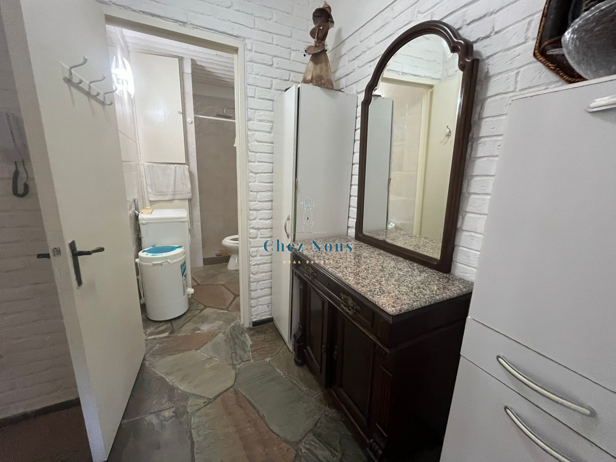 Apartamento ID.673 - Venta de Apartamento en Mansa, Punta del Este, a solo una cuadra del mar!