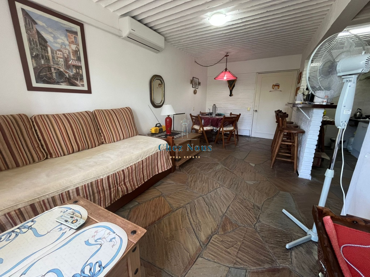 Apartamento ID.673 - Venta de Apartamento en Mansa, Punta del Este, a solo una cuadra del mar!