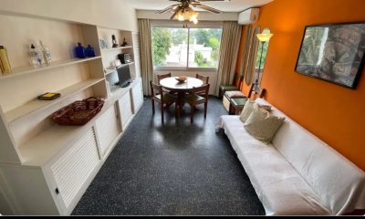 Venta de Apartamento en Punta del Este, Edificio frente a la mansa