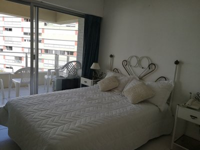 Apartamento en Punta del Este, próximo a playa Brava y Mansa, buenos servicios, próximo Enjoy, Conrad - GOR94A