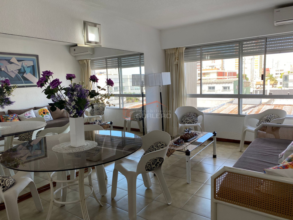 Apartamento en Alquiler temporal en Punta del Este, Península a media cuadra de la playa - GOR12535A