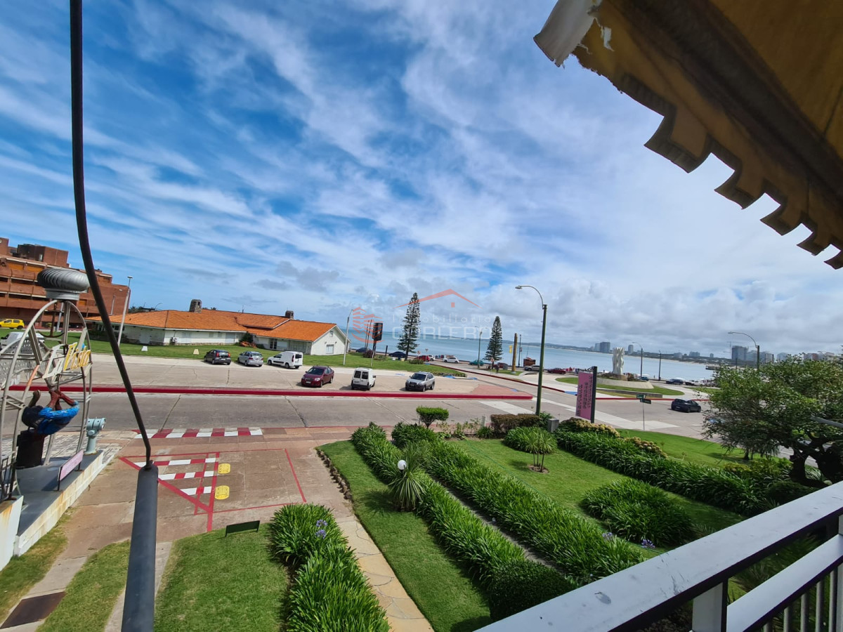 Apartamento en Alquiler de temporada en Punta del Este, frente a la playa - GOR26967A