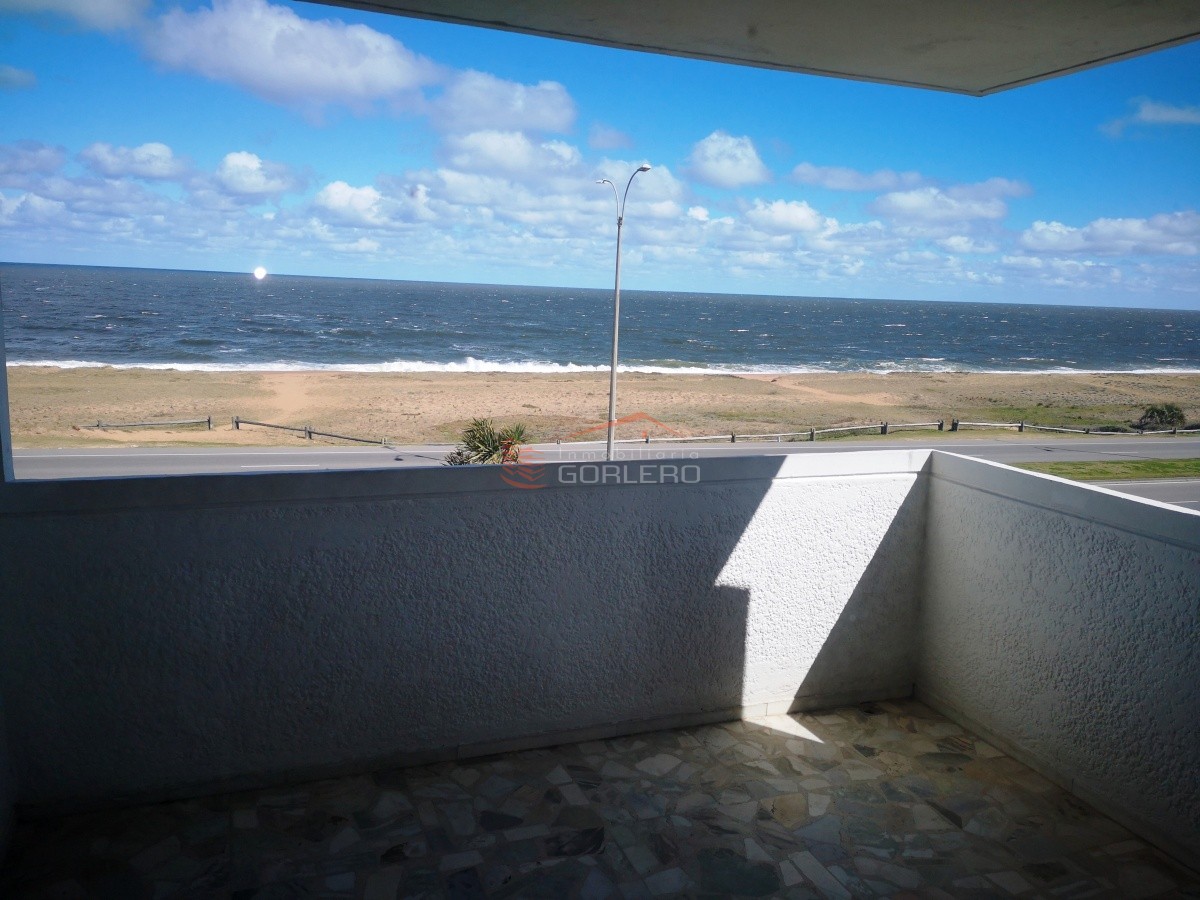 Alquiler Anual de Apartamento en Punta del Este, zona Pinares frente al mar