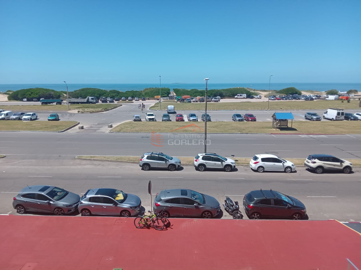 Venta y Alquiler de Apartamento en temporada Punta del Este, Brava , 1era lìnea - GOR28078A