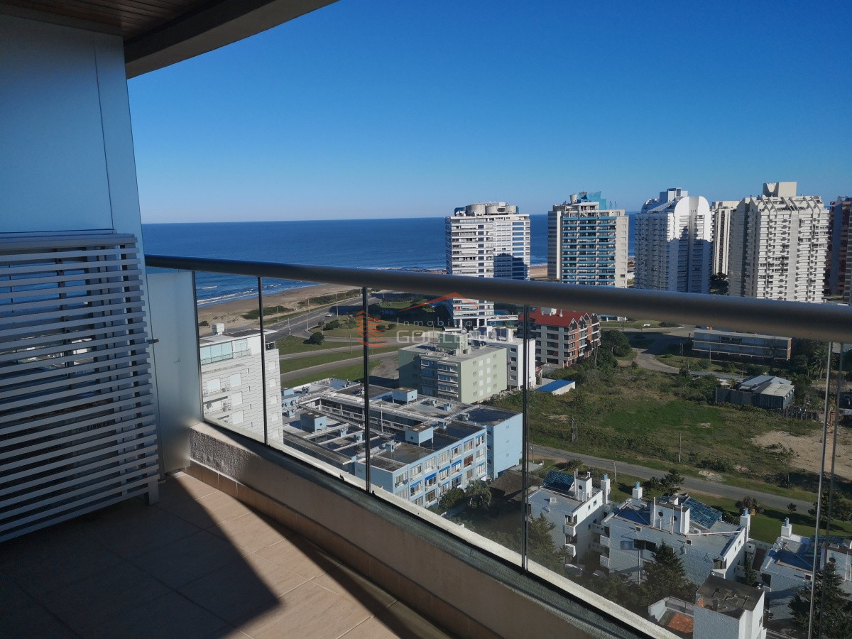 Apartamento en venta y alquiler temporal de 2 dormitorios en Punta del Este, Brava, Piso alto con espectacular vista