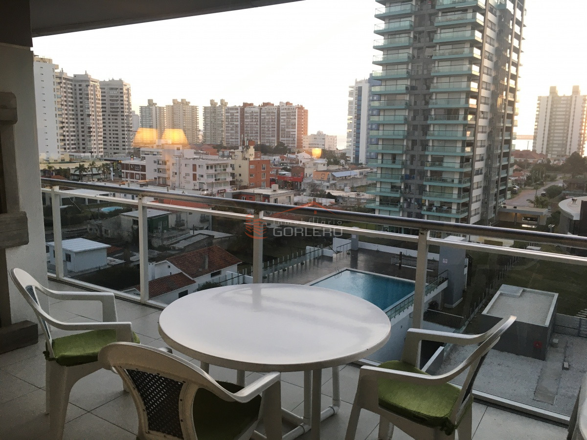 Venta Apartamento en excelente estado de 3 dormitorios con todos los servicios - GOR26548A