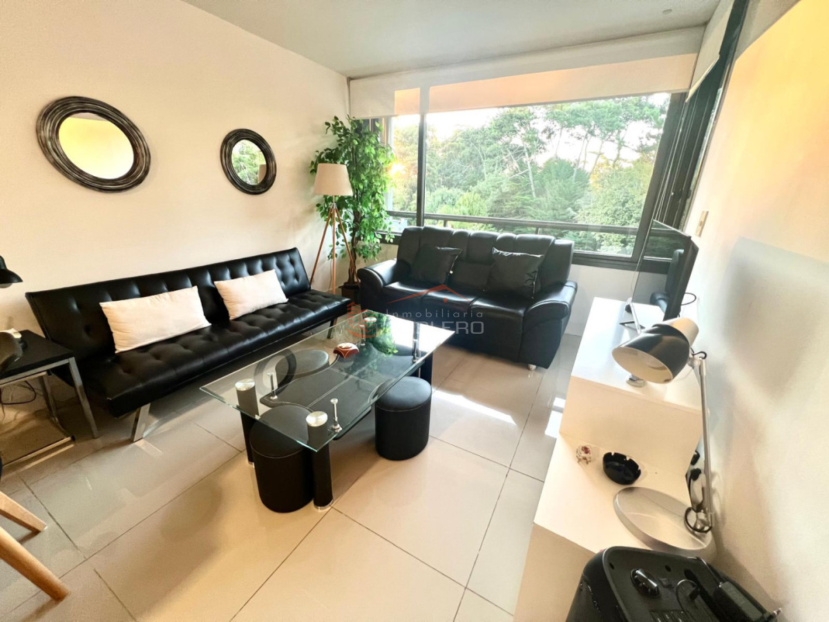 Apartamento al frente en pleno bosque de San Rafael y a pasos de la Peninsula, muy luminoso, excelentes amenities  - GOR30139A