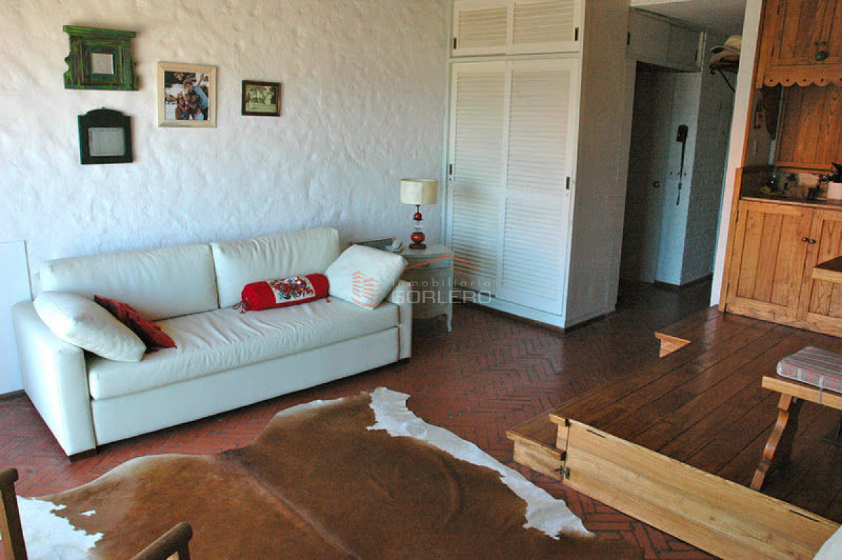 Alquiler temporal de apartamento en Punta del Este, Península *1 dormitorio a pasos de la playa - GOR12732A