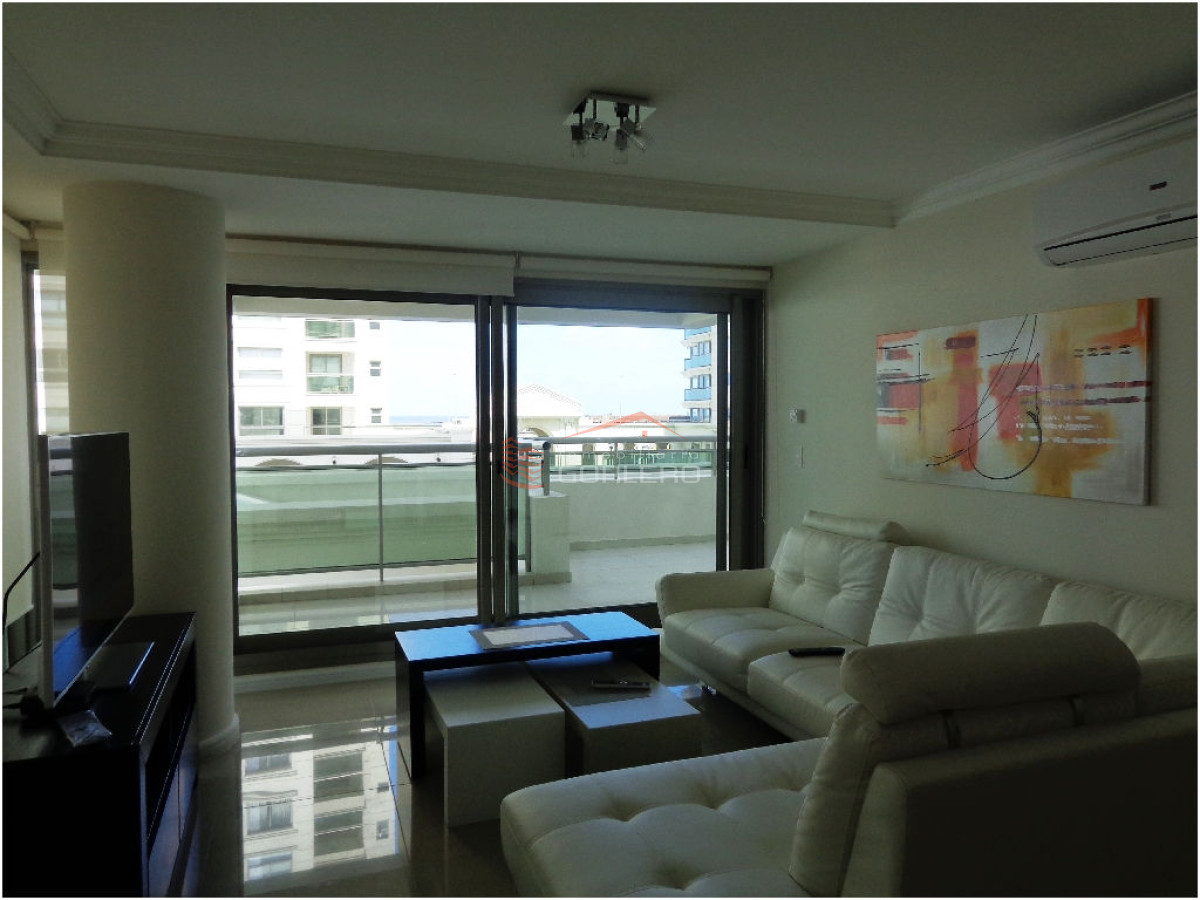 Espectacular Torre en Punta del Este, Venta y Alquiler de Apartamento a metros de playa brava con todos los servicios - GOR13623A