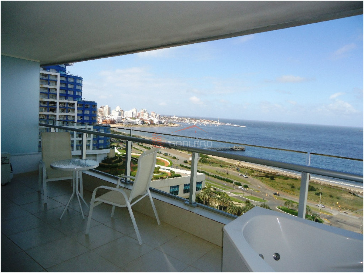 Apartamento en Punta del Este, Mansa a metros del mar