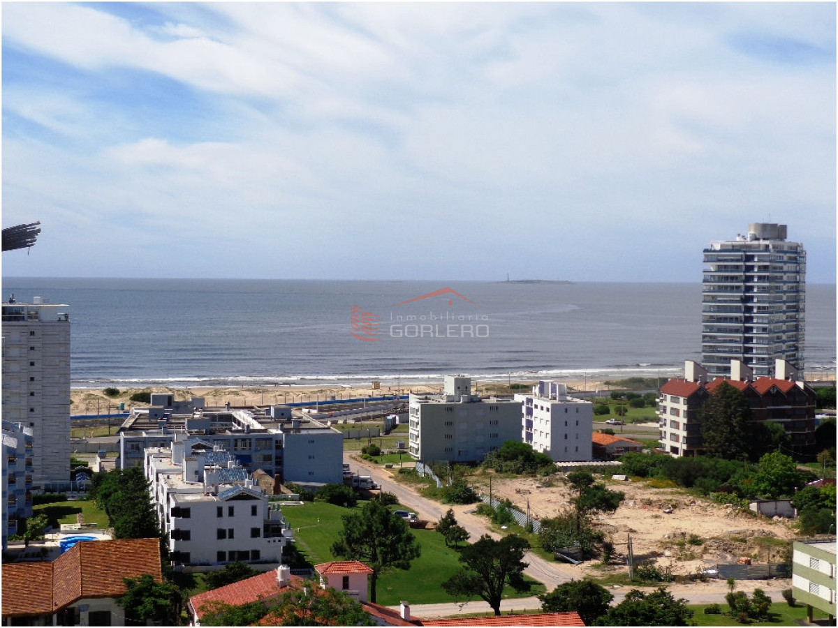 Apartamento en alquiler de verano en Punta del Este, zona de playa brava - GOR15908A